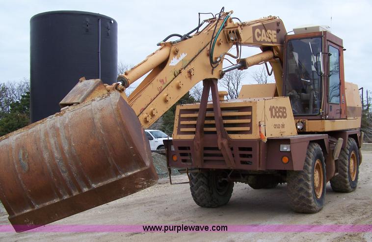 image for item 7363 1987 Case 1085B wheel excavator