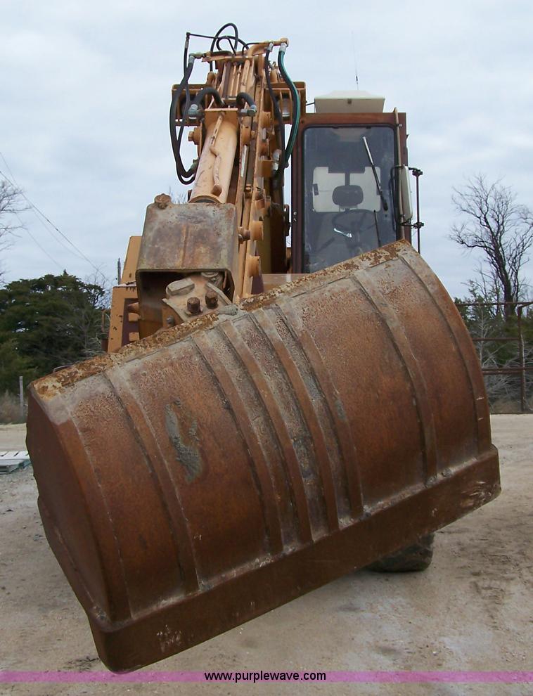 image for item 7363 1987 Case 1085B wheel excavator