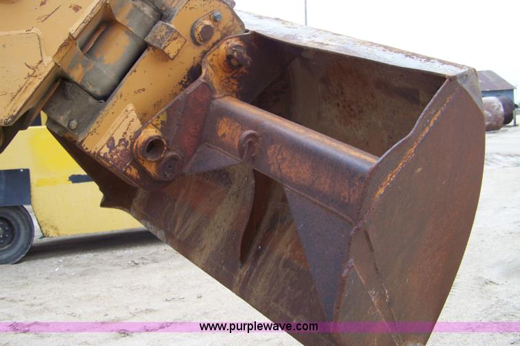 image for item 7363 1987 Case 1085B wheel excavator
