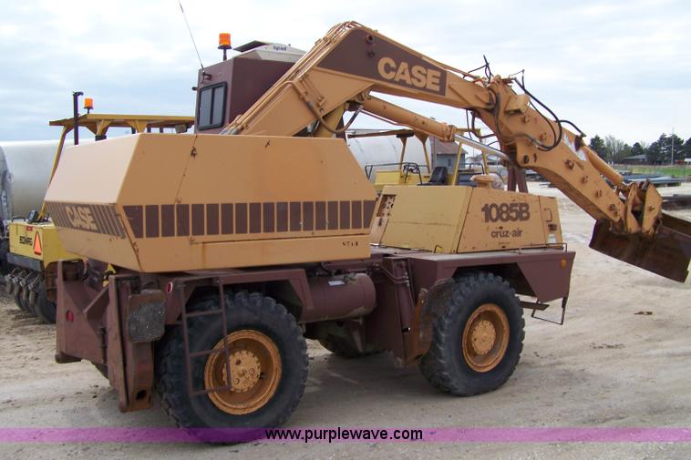 image for item 7363 1987 Case 1085B wheel excavator