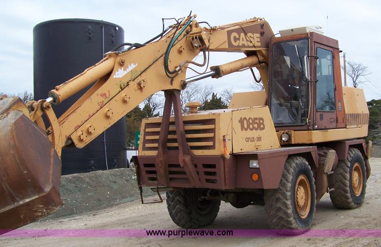 image for item 7363 1987 Case 1085B wheel excavator