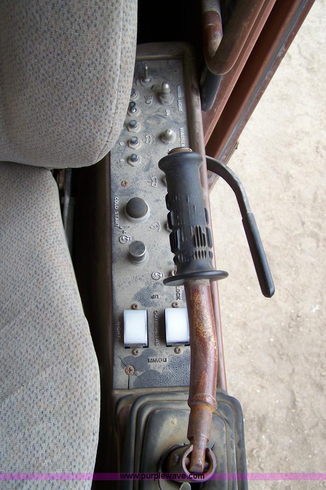 image for item 7363 1987 Case 1085B wheel excavator