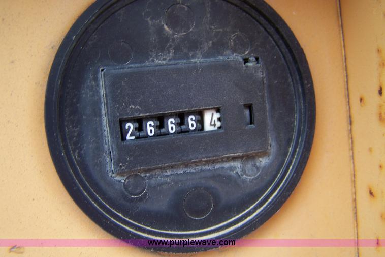 image for item 7363 1987 Case 1085B wheel excavator