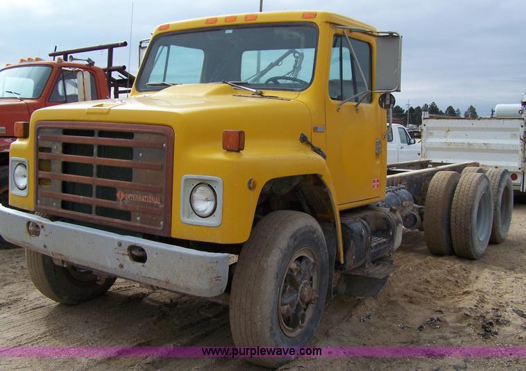 image for item 7366 1986 International 1954 truck cab and chassis