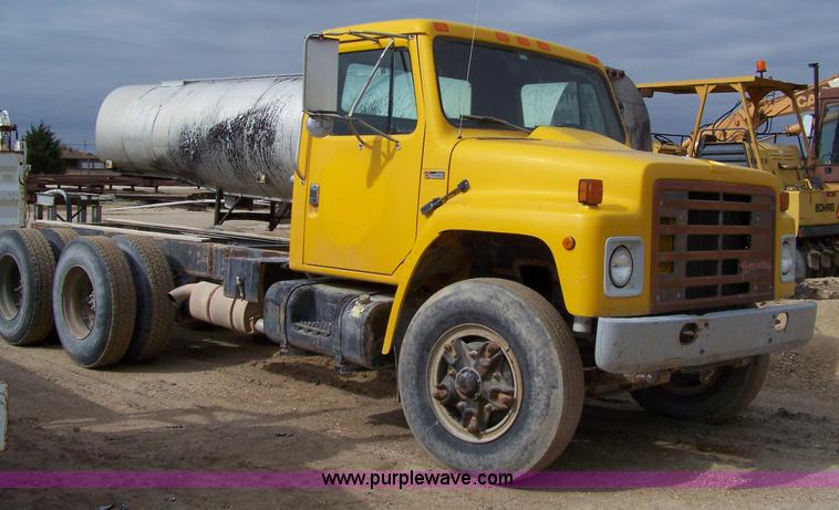 image for item 7366 1986 International 1954 truck cab and chassis