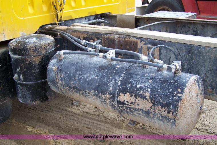 image for item 7366 1986 International 1954 truck cab and chassis