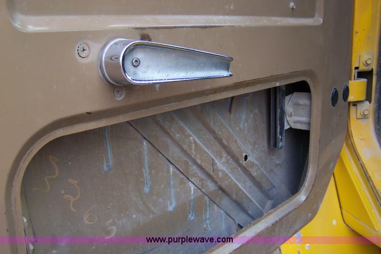 image for item 7366 1986 International 1954 truck cab and chassis