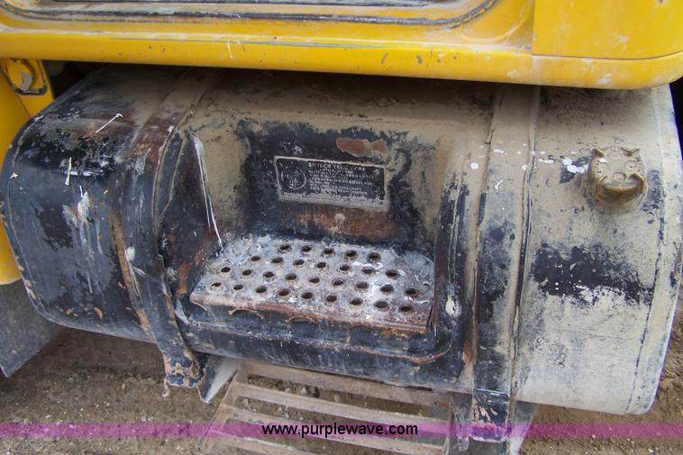 image for item 7366 1986 International 1954 truck cab and chassis