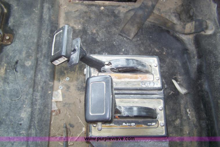 image for item 7366 1986 International 1954 truck cab and chassis