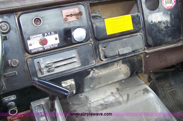 image for item 7366 1986 International 1954 truck cab and chassis