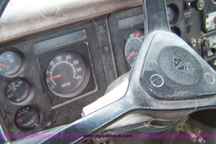 image for item 7366 1986 International 1954 truck cab and chassis