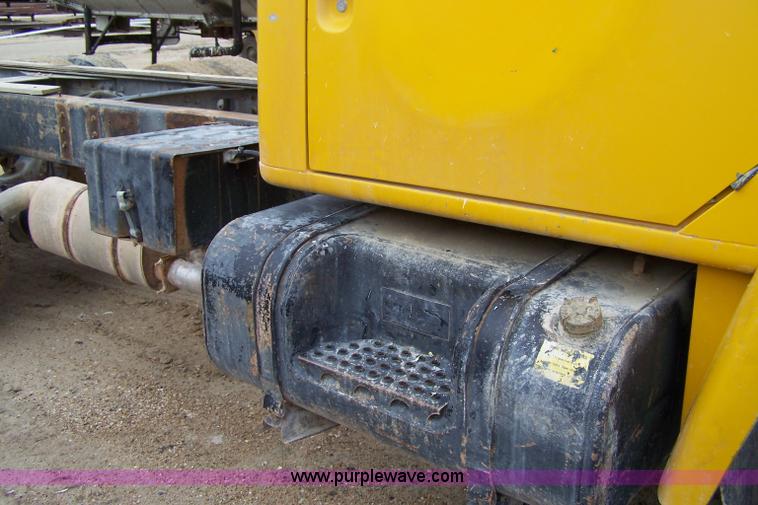 image for item 7366 1986 International 1954 truck cab and chassis