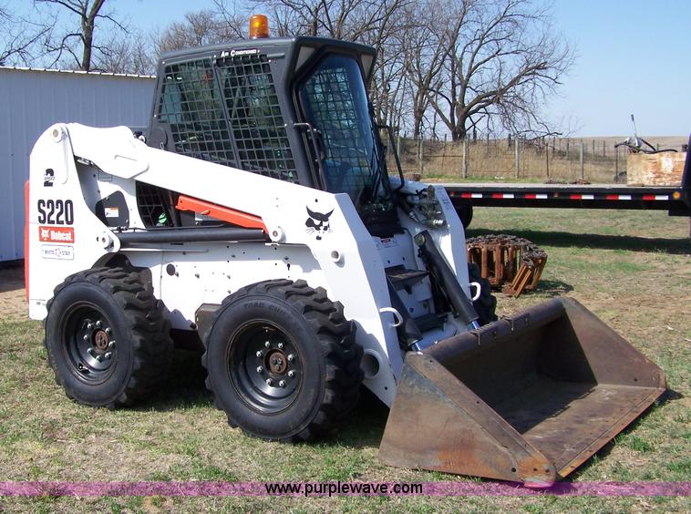 image for item 7373 2007 Bobcat S220 skid steer