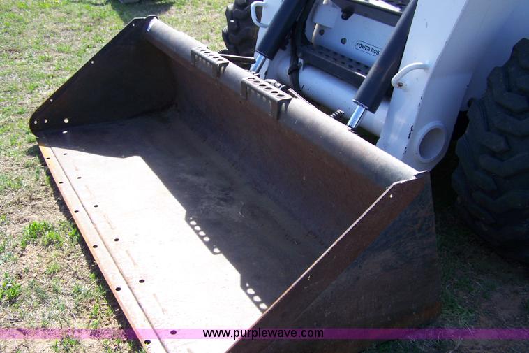 image for item 7373 2007 Bobcat S220 skid steer