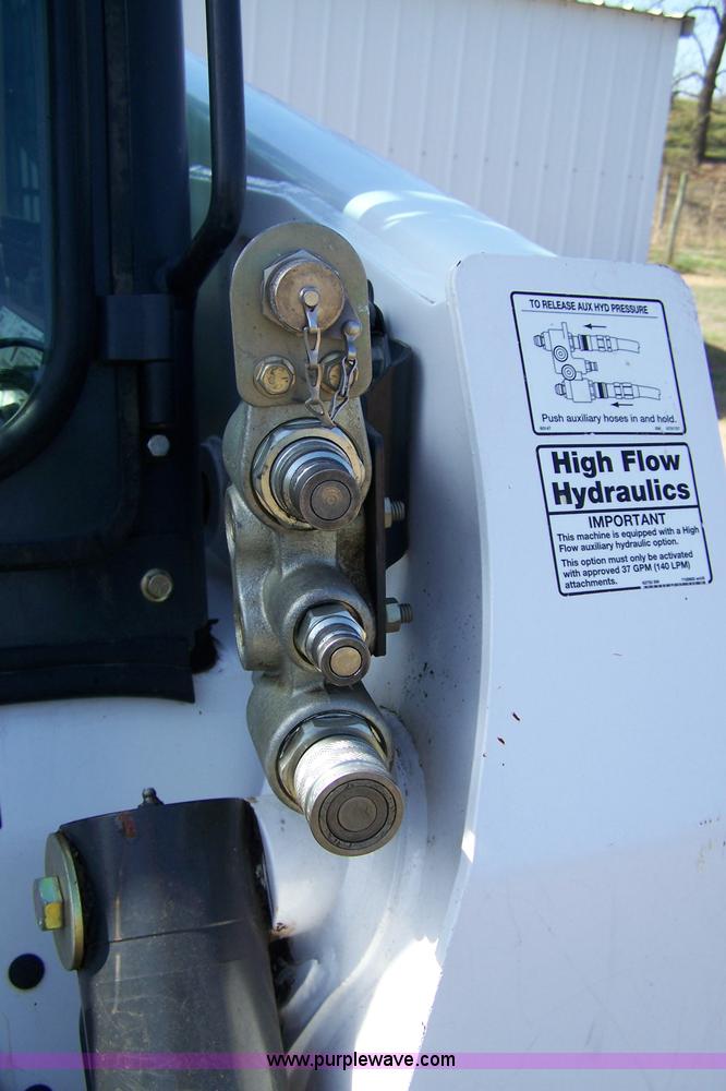 image for item 7373 2007 Bobcat S220 skid steer