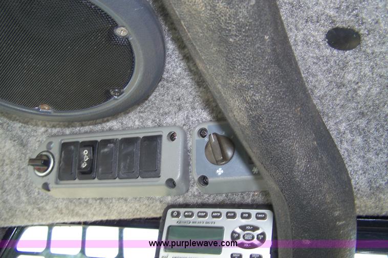 image for item 7373 2007 Bobcat S220 skid steer