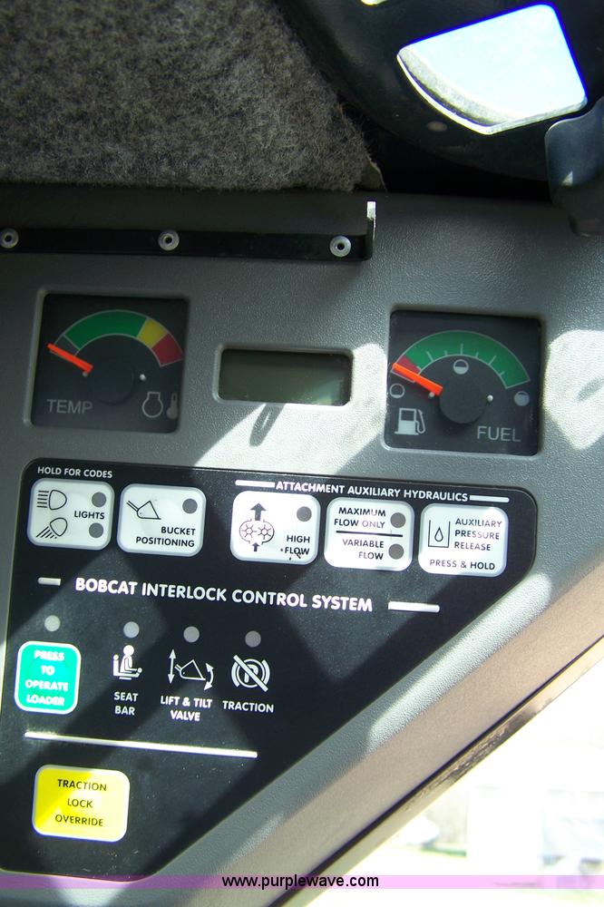 image for item 7373 2007 Bobcat S220 skid steer