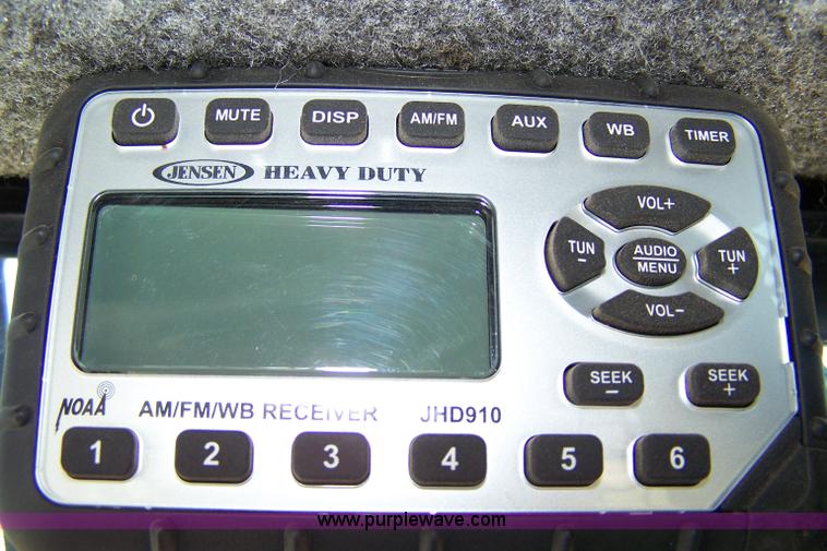 image for item 7373 2007 Bobcat S220 skid steer