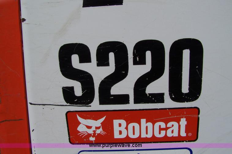 image for item 7373 2007 Bobcat S220 skid steer