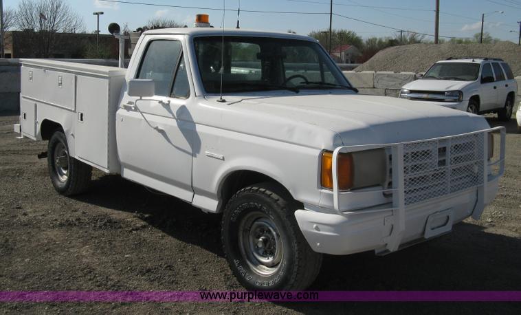 image for item 8112 1991 Ford F250 Custom utility pickup truck