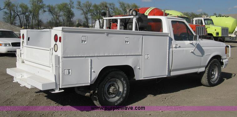 image for item 8112 1991 Ford F250 Custom utility pickup truck