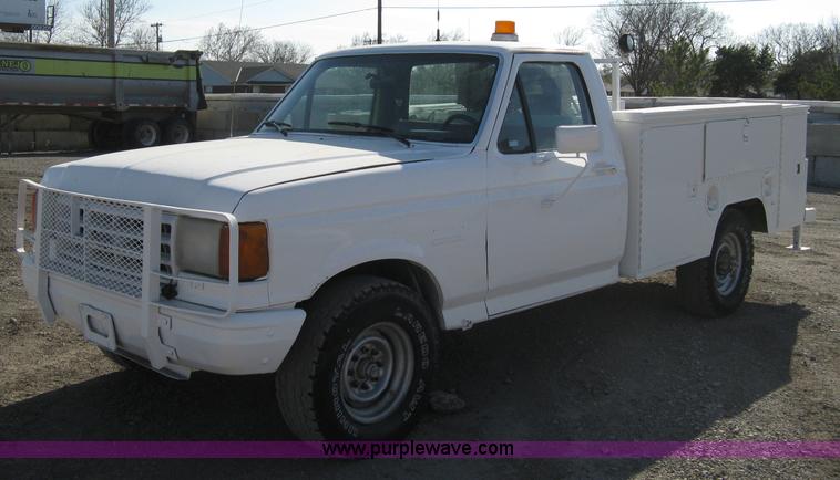 image for item 8112 1991 Ford F250 Custom utility pickup truck