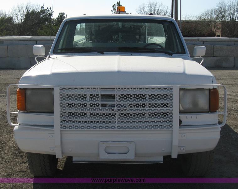 image for item 8112 1991 Ford F250 Custom utility pickup truck