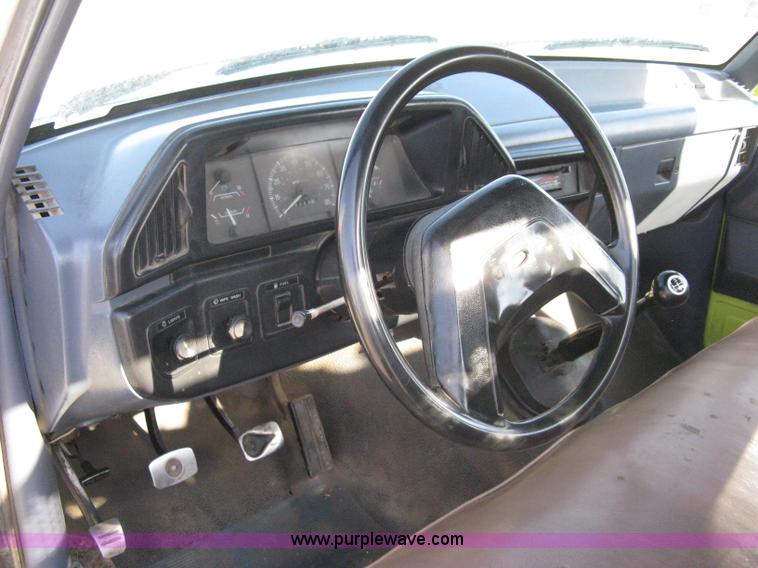 image for item 8112 1991 Ford F250 Custom utility pickup truck