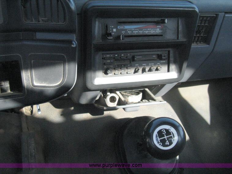 image for item 8112 1991 Ford F250 Custom utility pickup truck