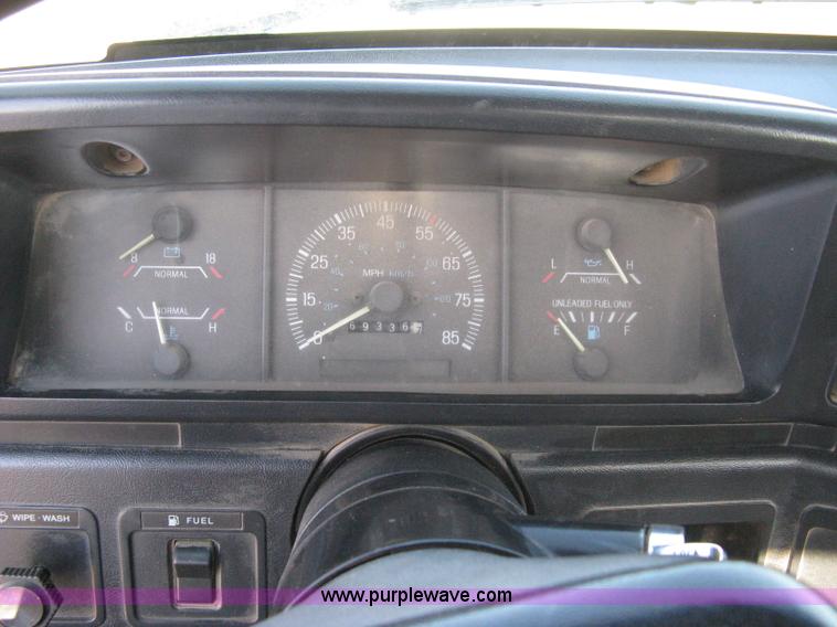 image for item 8112 1991 Ford F250 Custom utility pickup truck