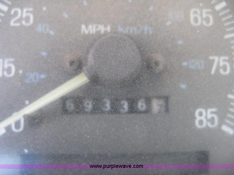 image for item 8112 1991 Ford F250 Custom utility pickup truck