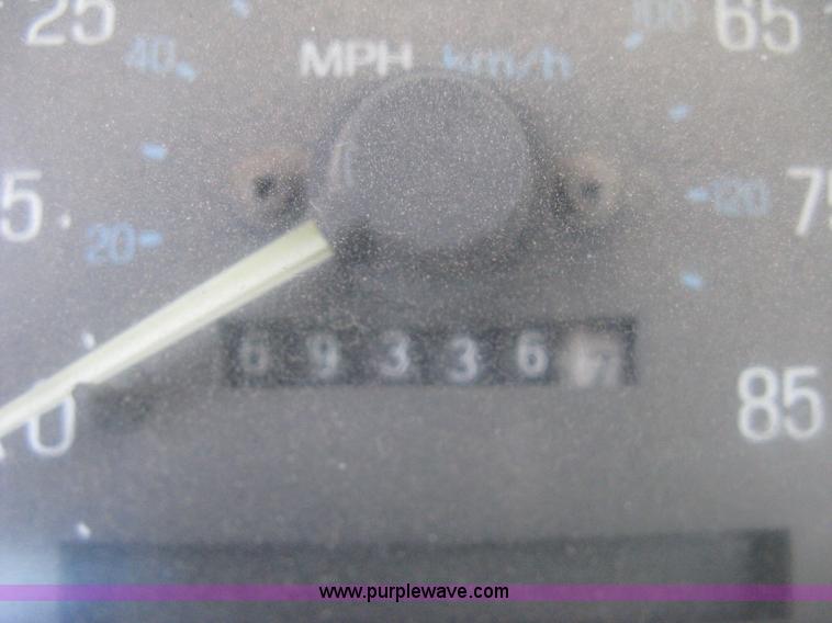 image for item 8112 1991 Ford F250 Custom utility pickup truck