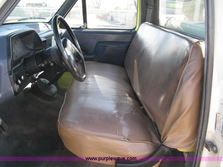 image for item 8112 1991 Ford F250 Custom utility pickup truck