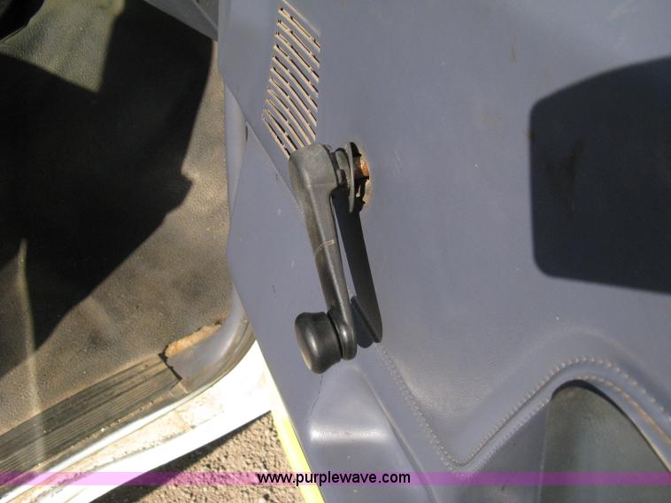 image for item 8112 1991 Ford F250 Custom utility pickup truck