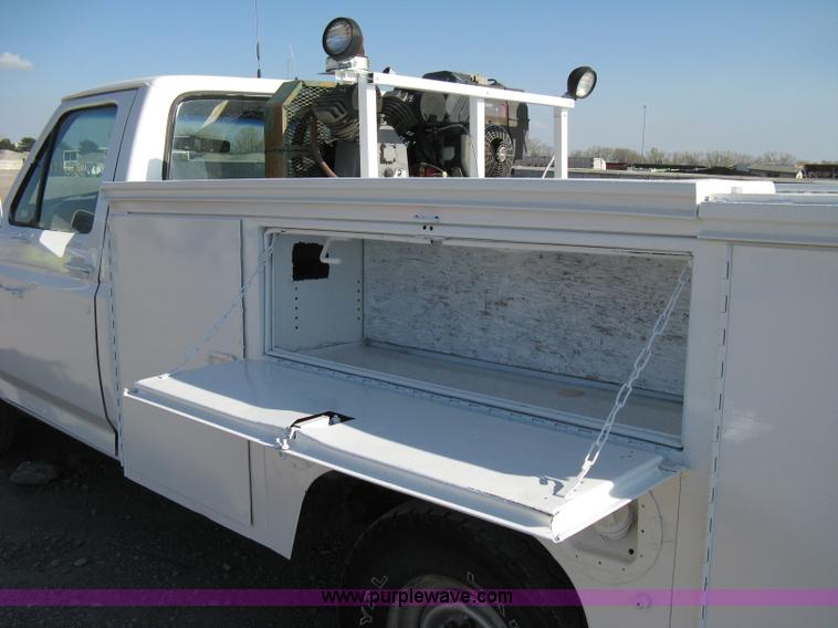 image for item 8112 1991 Ford F250 Custom utility pickup truck