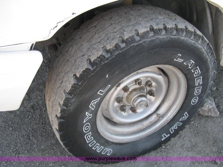 image for item 8112 1991 Ford F250 Custom utility pickup truck