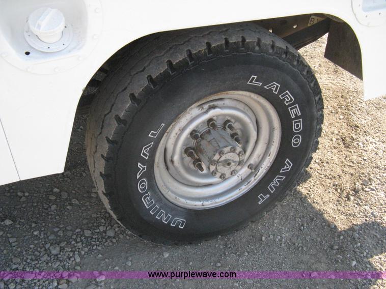 image for item 8112 1991 Ford F250 Custom utility pickup truck