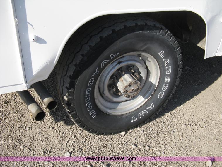 image for item 8112 1991 Ford F250 Custom utility pickup truck