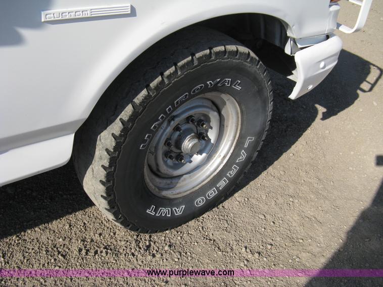 image for item 8112 1991 Ford F250 Custom utility pickup truck
