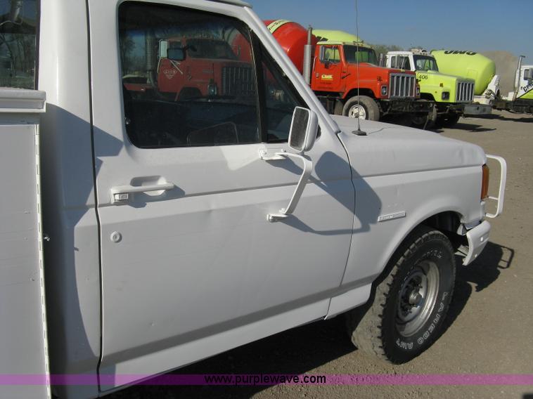image for item 8112 1991 Ford F250 Custom utility pickup truck
