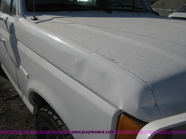 image for item 8112 1991 Ford F250 Custom utility pickup truck