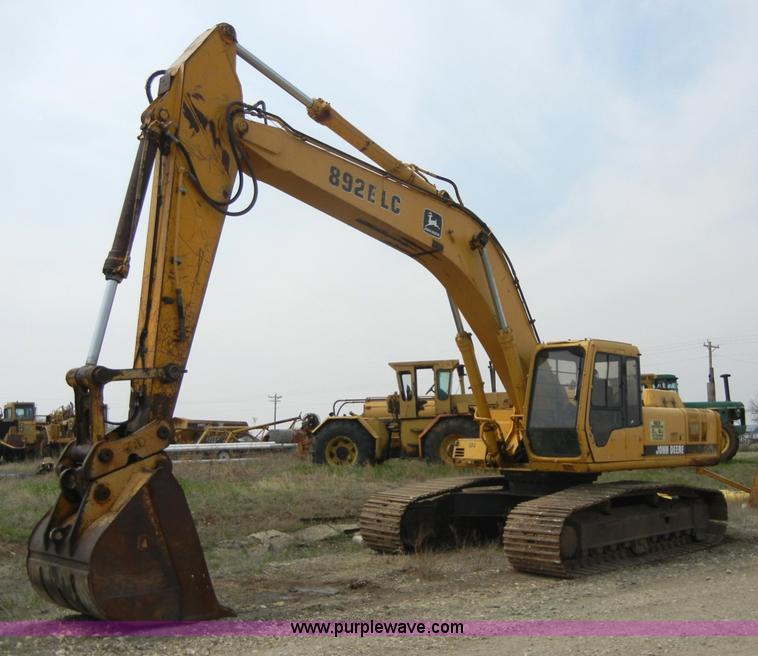 image for item 8640 1994 John Deere 892ELC excavator