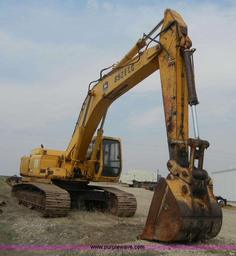 image for item 8640 1994 John Deere 892ELC excavator