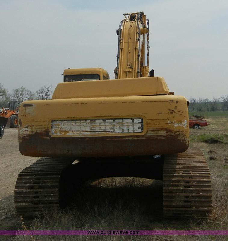 image for item 8640 1994 John Deere 892ELC excavator