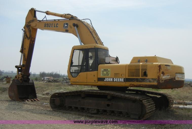 image for item 8640 1994 John Deere 892ELC excavator