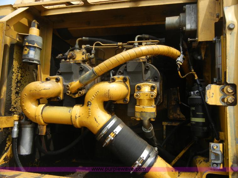 image for item 8640 1994 John Deere 892ELC excavator