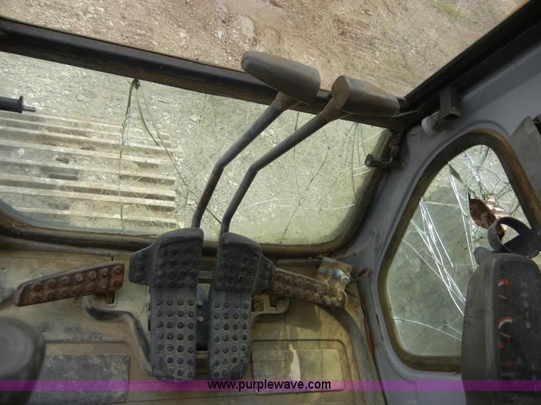 image for item 8640 1994 John Deere 892ELC excavator