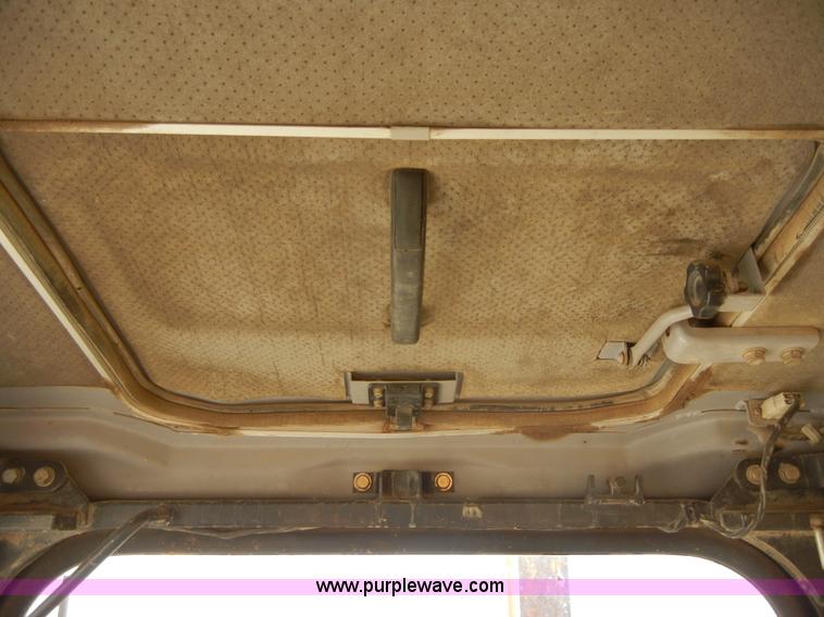 image for item 8640 1994 John Deere 892ELC excavator