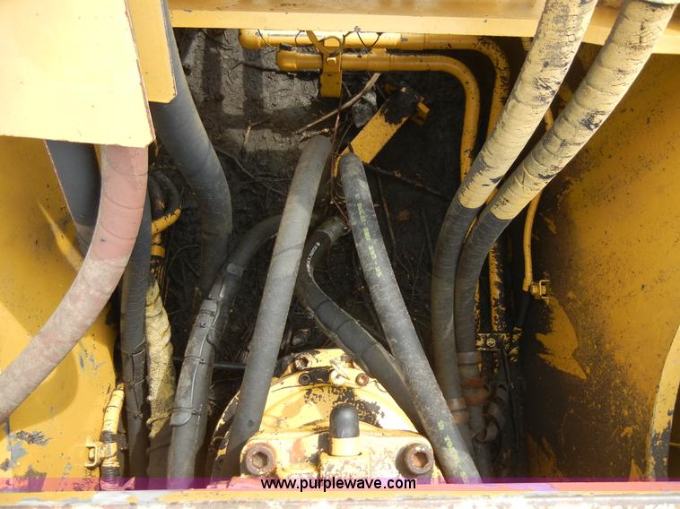 image for item 8640 1994 John Deere 892ELC excavator