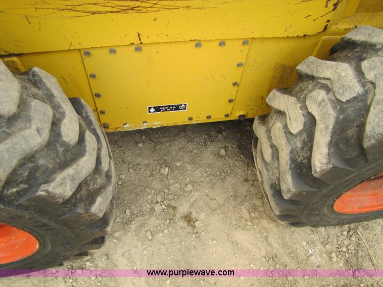 image for item 8671 New Holland LS180 skid steer